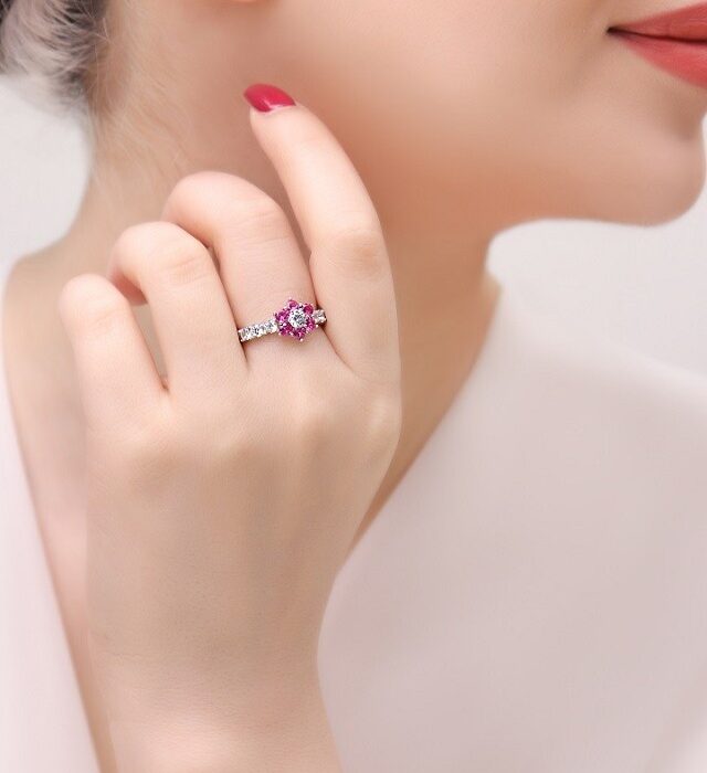 انگشتر نقره تک نگین صورتی طرح گل مدل RE B39
