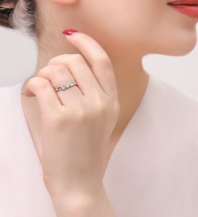 انگشتر نقره زنانه مجلسی و ظریف مدل RE E48