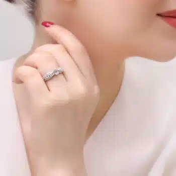 انگشتر نقره زنانه تک نگین ظریف و شیک مدل RE S22