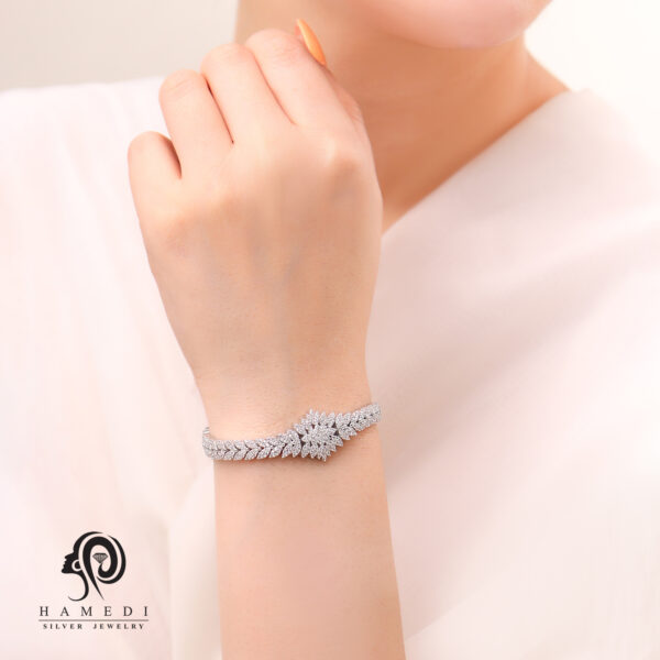 دستبند نقره زنانه طرح جواهری مدل BI B22