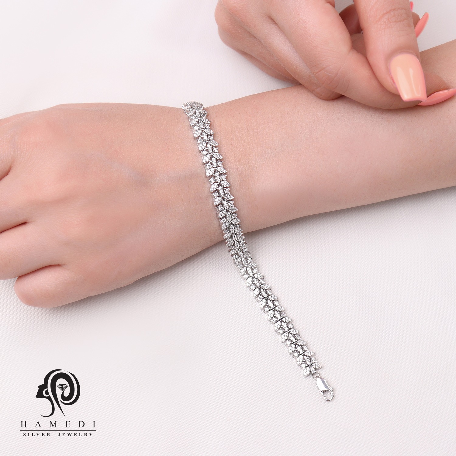 دستبند نقره زنانه مجلسی جواهری مدل BI B28
