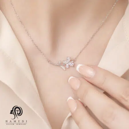 گردنبند نقره زنانه طرح گل با برگ مدل KEC A11