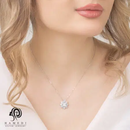 مدال نقره زنانه مجلسی ظریف مدل ME S8