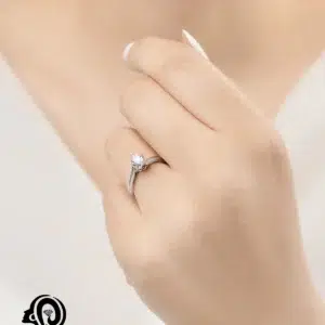 انگشتر نقره زنانه تک تخمه مدل RI BK2