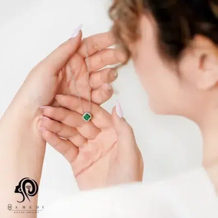 گردنبند نقره زنانه ونکلیف مالاکیت مدل KEC C27