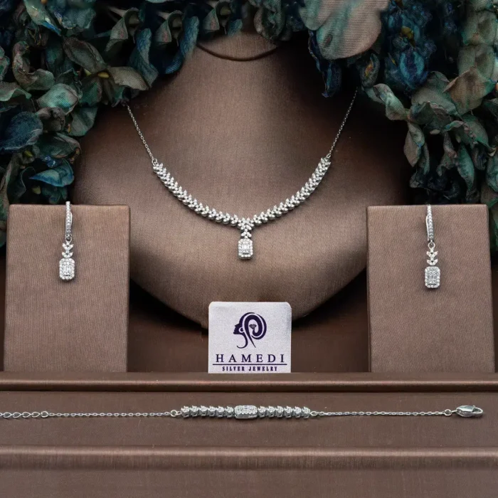 سرویس نقره زنانه امرالدکات زنجیری مدل SIC E24